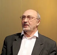директор михаил