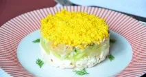 Салат з куркою та грибами рецепт з курячою грудкою, маринованими огірками, печерицями, смачний з грибами