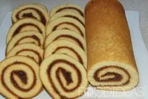 Рулет з повидлом. рулет