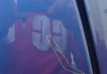 Ручне полірування подряпин подряпин