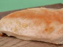 Рулети з лаваша з куркою та плавленим сирком. куркою