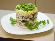 Салат з куркою та грибами рецепт з курячою грудкою, маринованими огірками, печерицями, смачний з салат