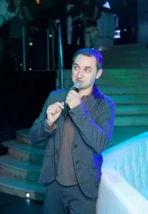 Телеведучий та шоумен Олександр Пряніков біографія, кар’єра та сім’я пряніков