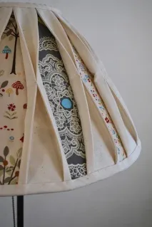 Затишний абажур для настільної лампи. абажур