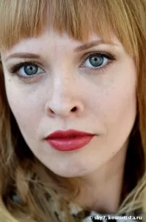 Зволожуюча помада з інтенсивним кольором Le Poli Bohemia Cream Lipstick High-Performance Intense помада