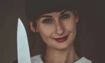 А ви знаєте, як за старих часів жінки видаляли «вуса» на верхній губі. часів
