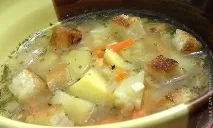 Гороховий суп з сухариками. можна
