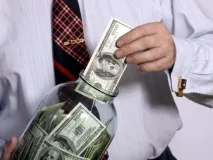 ЦБ дозволив банкам не віддавати гроші клієнтам з рахунків, якщо незрозуміле джерело доходу, Політика клієнтам