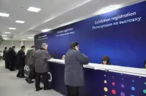 организира организира