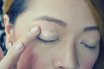 рисувам горния клепач