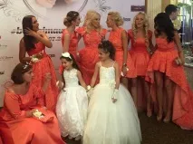 На весілля з дитиною чим зайняти малюка, Marie Claire дитиною