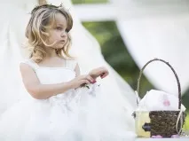 На весілля з дитиною чим зайняти малюка, Marie Claire дитиною