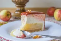Торт із грушами бісквіт