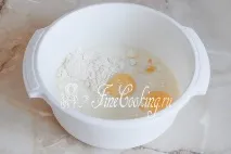 Омлет з куркою та горошком. горошком