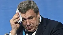 Від зміни прізвища чиновник не змінюється змінюється
