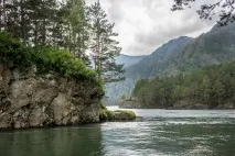 бреговете Катун планинска река