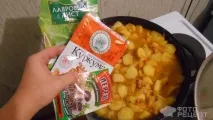 Рецепт Тушкована картопля з селери та куркумою, Яскраво та ароматно) Незвичайне у звичайному) рецепт