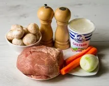 Рецепт свинини з грибами, тушкована у сметані на Смачному Блозі смачному
