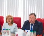 който управлява