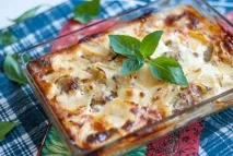 Картопля, запечена з куркою картопля