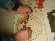 Укладання мозаїчної плитки своїми руками як робиться укладання мозаїки на сітці для прикраси своїми