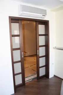 Установка міжкімнатних дверей купе двостулкових з коробкою своїми руками - відео інструкція установка
