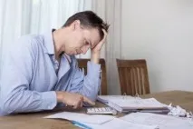 през изгонване