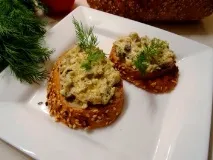 Закуска з шампіньйонами та куркою. закуска