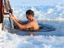 Загартовування організму холодною водою та можливі протипоказання холодною