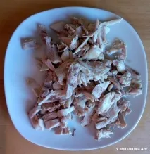 Зелений борщ зі щавлем, яйцем і шпинатом. щавлем
