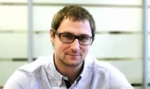 Аукціон, який подає до суду на користувачів, що заборгували заборгували