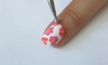 Дизайн нігтів з квітами Marimekko нігтів