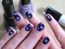 Дизайн нігтів з квітами Marimekko квітами