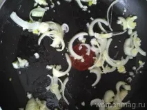 Яловичина з рисом на сковороді яловичина