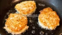 помідорами