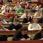 заплаща образователен