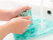 Як випрати плісняву з одягу в домашніх умовах домашніх