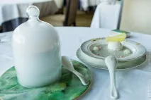 Yan Toh Heen – ресторан кантонської кухні з двома мішленівськими зірками кухні