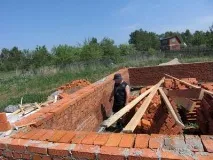 стіну