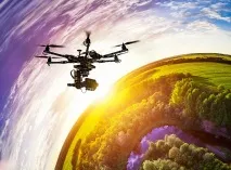влаштований