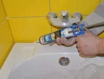 Як зробити щілину між ванною і стіною відео і поради чим ванною