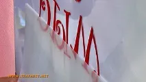 Клеїмо на стіну велику декоративну наклейку клеїмо