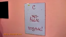 Клеїмо на стіну велику декоративну наклейку декоративну