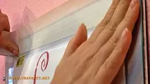 Клеїмо на стіну велику декоративну наклейку клеїмо