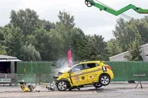 Краш-тест на швидкості 80 км машини