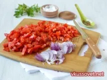 Курячі відбивні з овочами під сиром, покроковий овочами