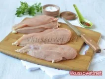 Курячі відбивні з овочами під сиром, покроковий сиром