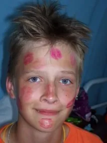 поцілувати