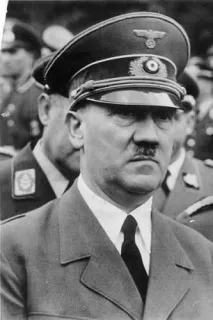хитлер защо