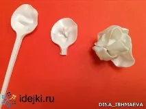 Чудово красиві квіти з одноразових пластикових ложок квіти